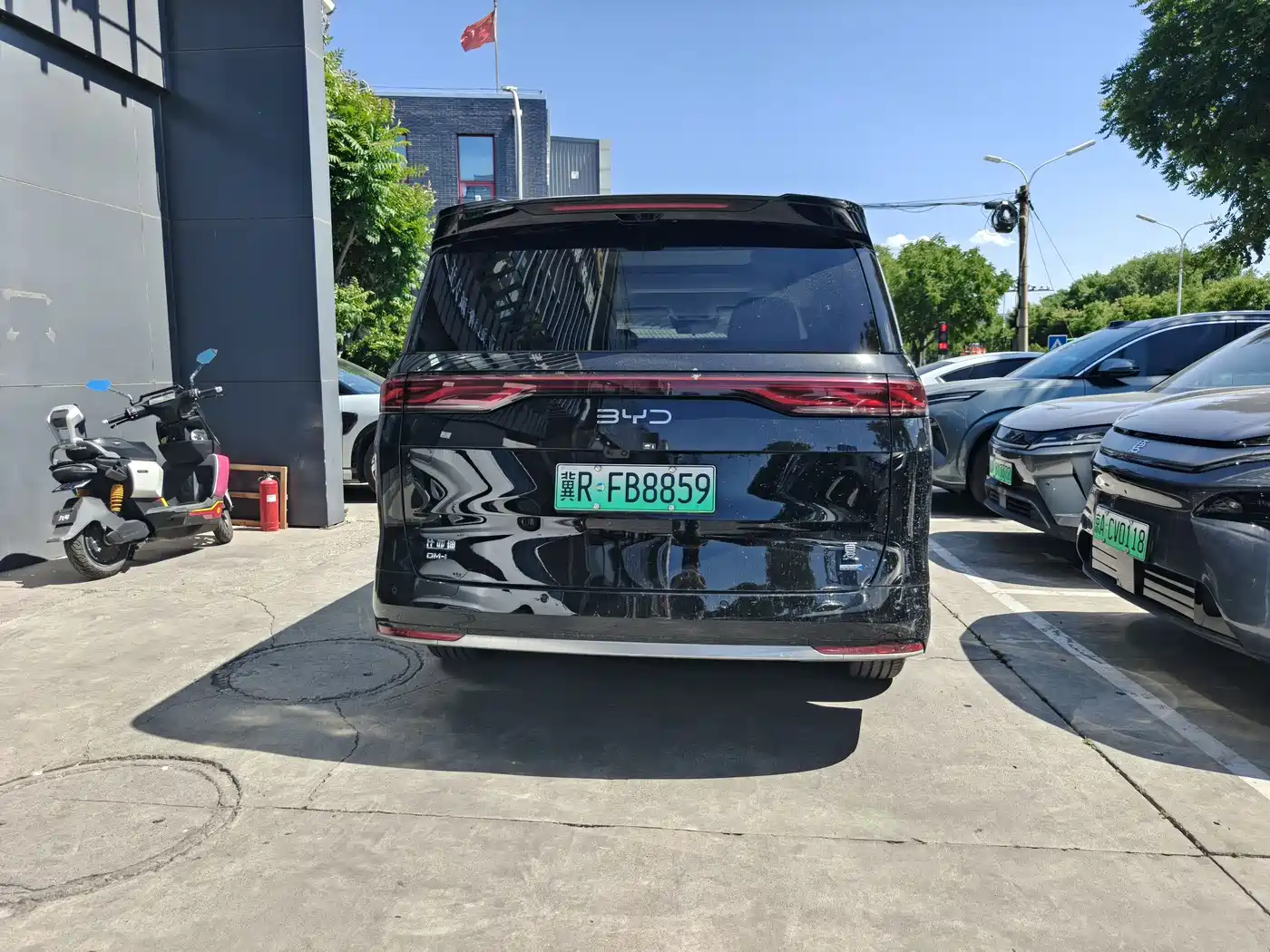 BYD Xia 2025 DM-i 1.5T 180km Surpass Edition фото 16