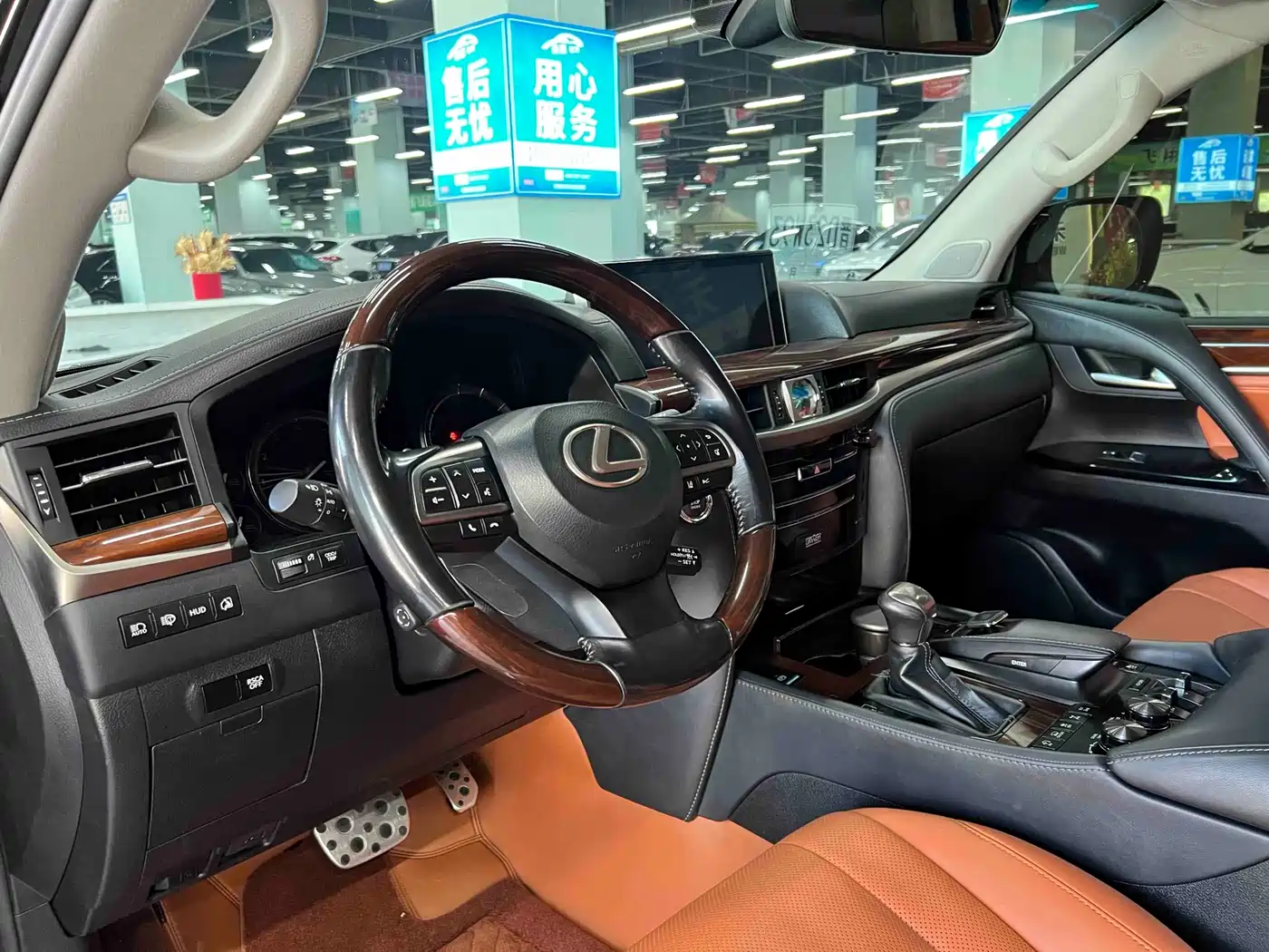 Lexus LX 2019 570 Peak Special Edition фото 5