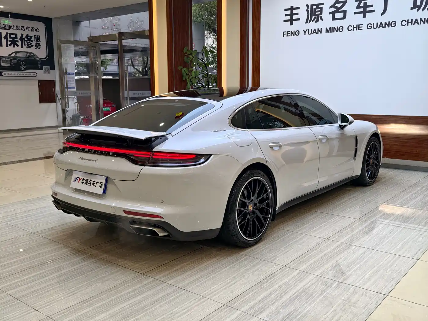 Porsche Panamera 2022 Panamera 4 Executive Long Wheelbase Platinum Edition 2.9T фото 29