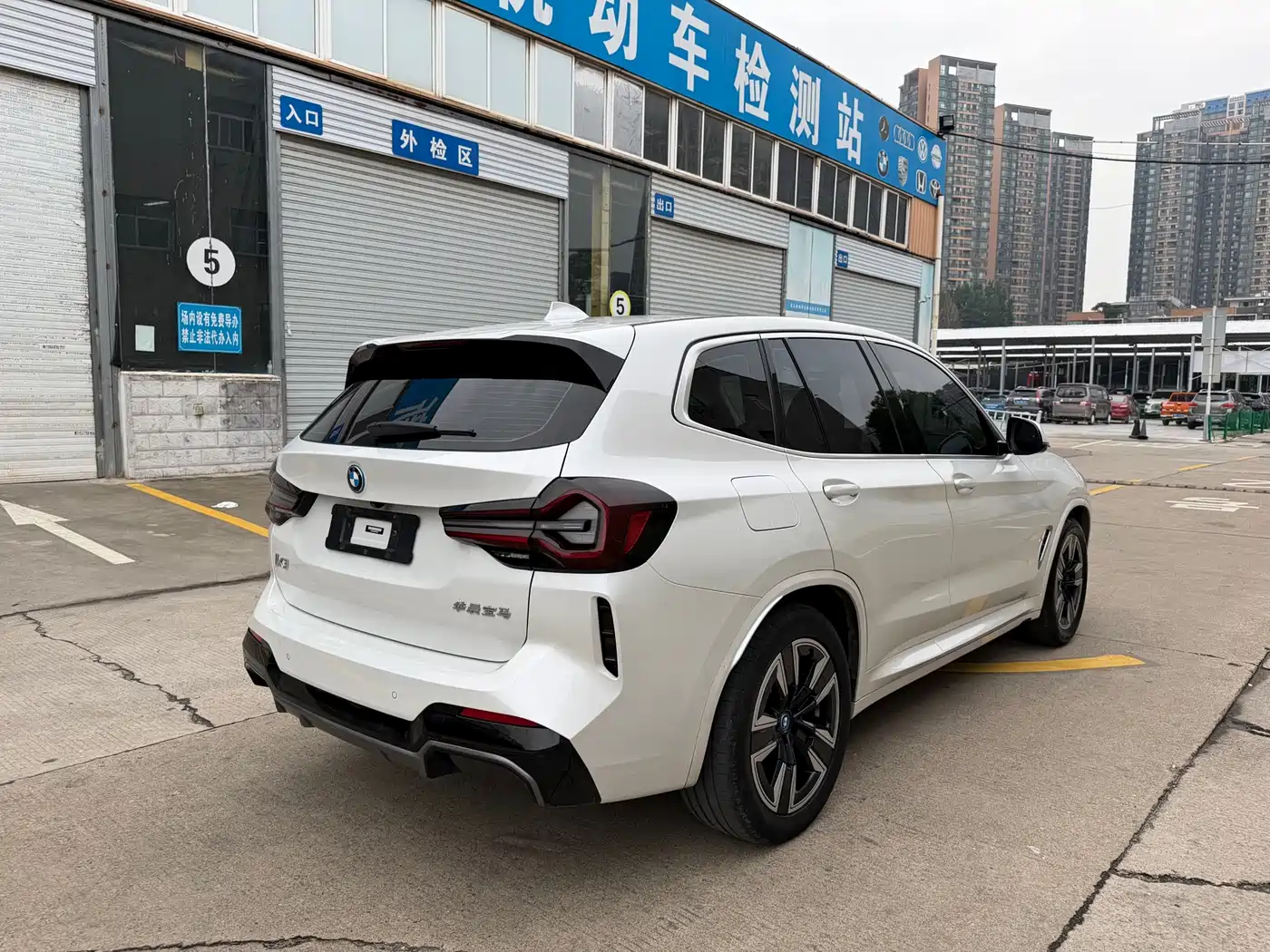 BMW iX3 2023 Leading Type фото 15