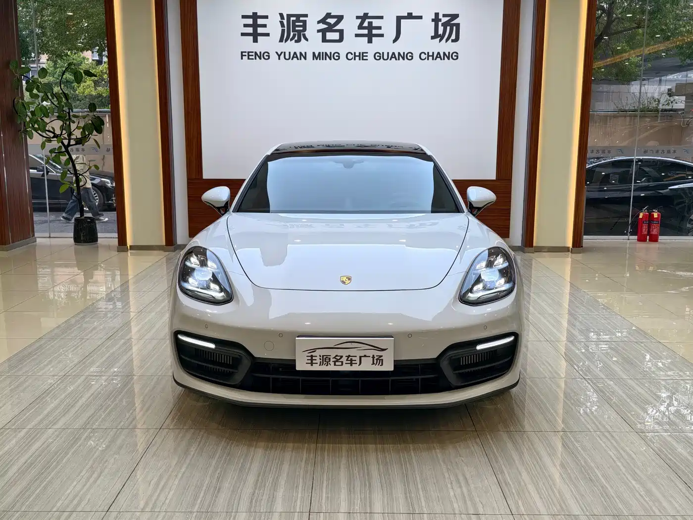PORSCHE PANAMERA