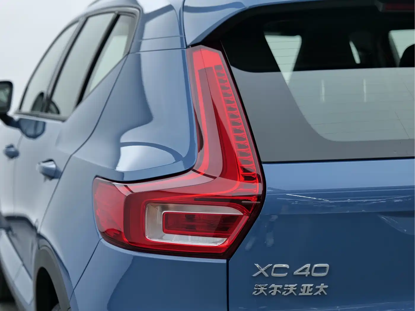 VOLVO XC40