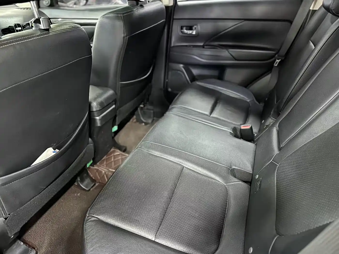 Mitsubishi Outlander 2016 2.4L 4WD Luxury Edition 7-seater фото 10