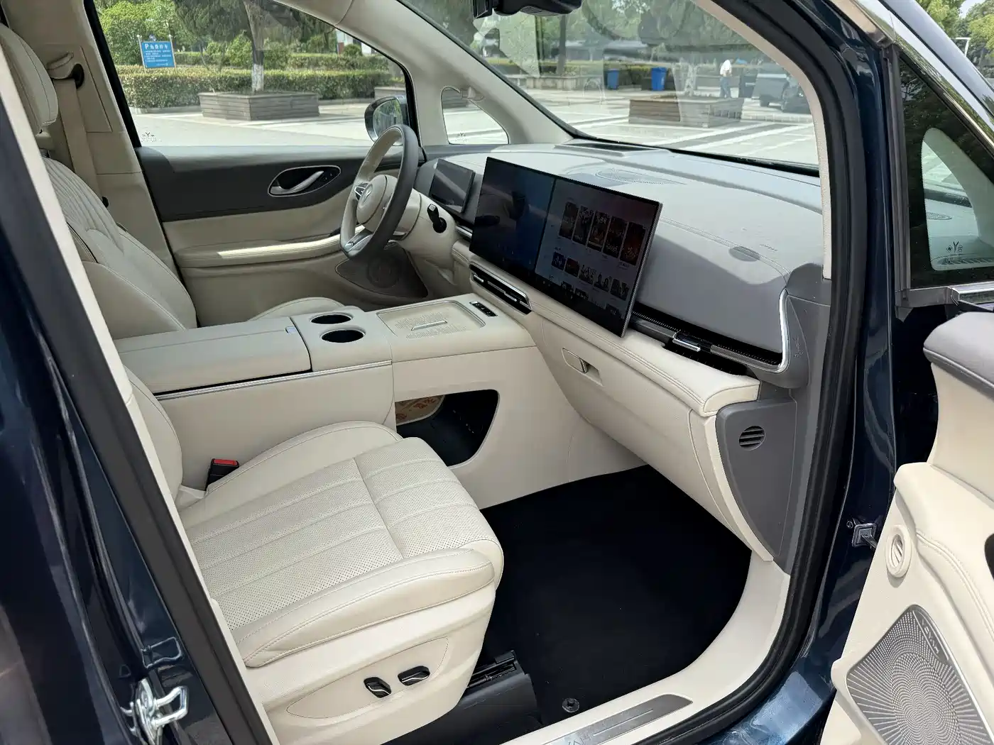 Voyah Auto Voyah Dreamer 2025 PHEV AWD Flagship Kunpeng Edition фото 13