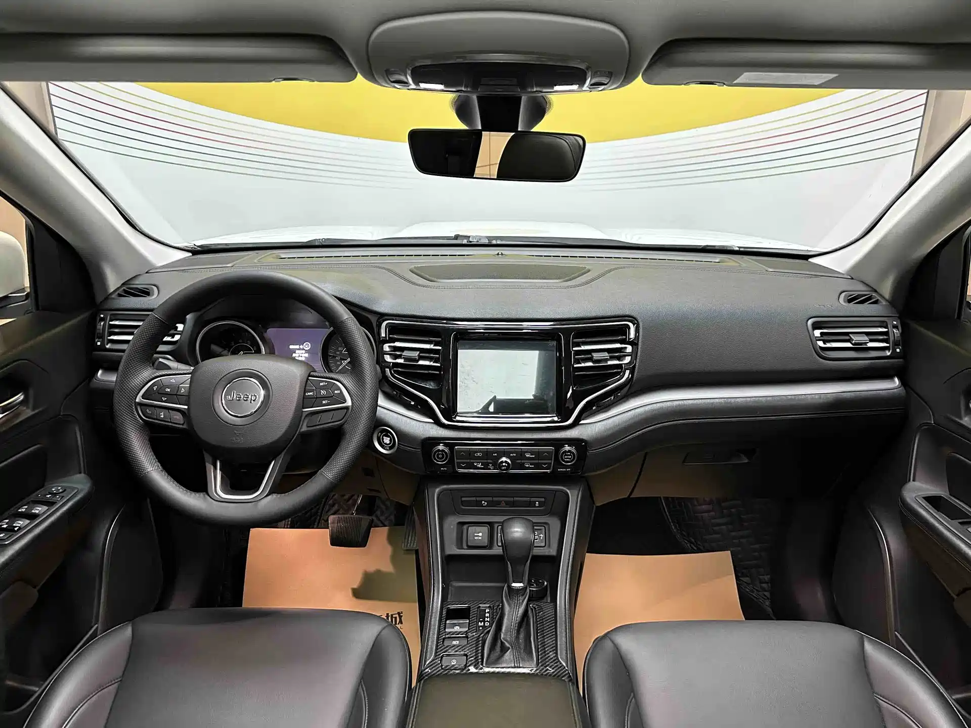 Фото 8 - Jeep Grand Commander