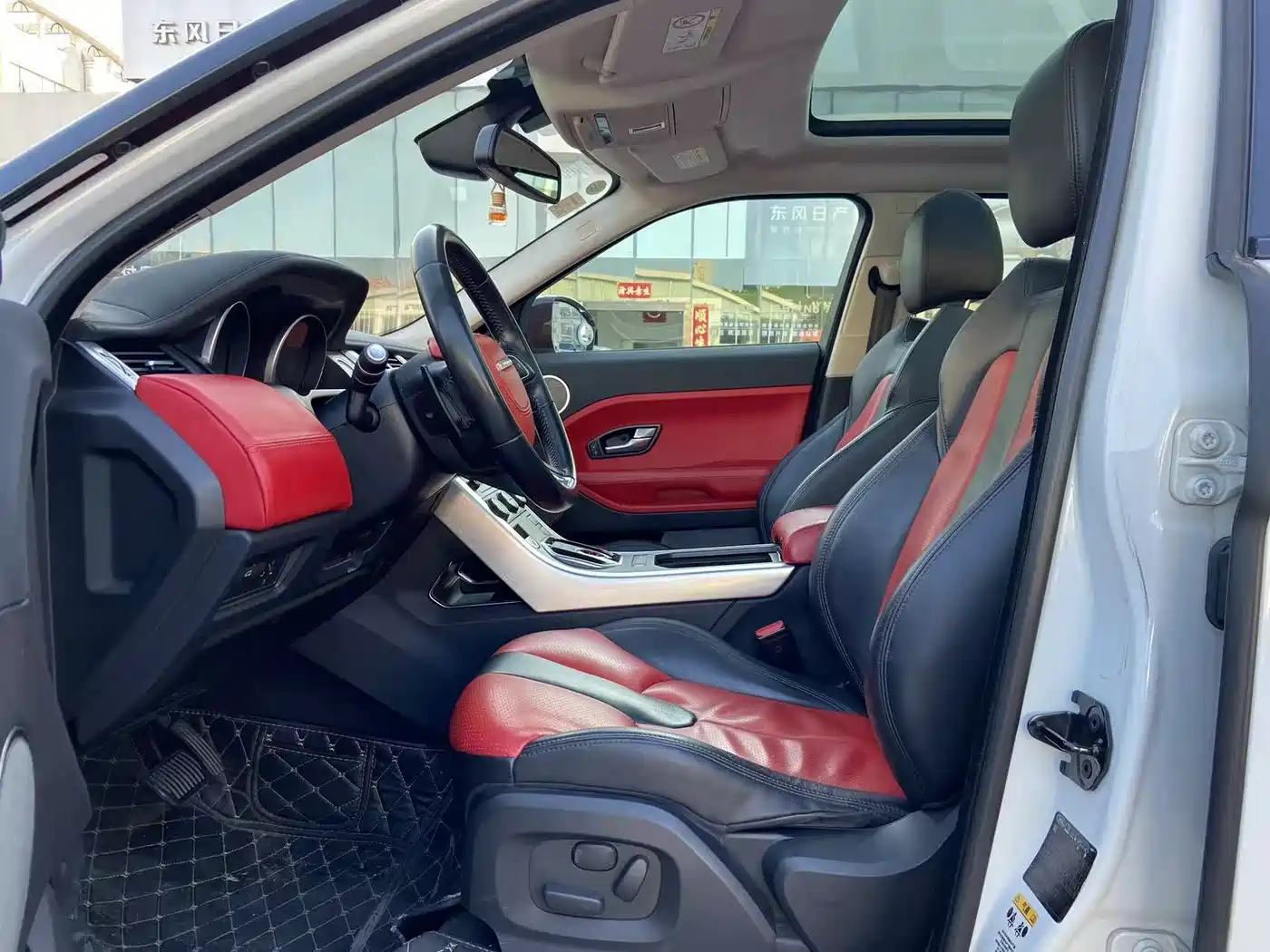 Land Rover Range Rover Evoque 2015 2.0T 5-Door Intelligent Edition фото 9
