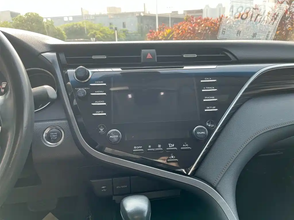 Toyota Camry 2018 2.5G Luxury Edition фото 12
