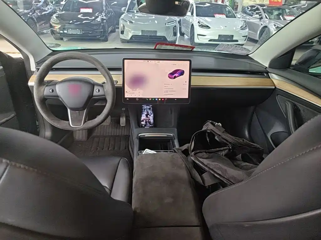 Photo 10 - Tesla Model 3