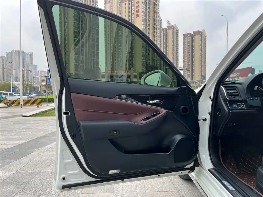 Toyota Crown 2018 2.0T Sport Edition фото 11