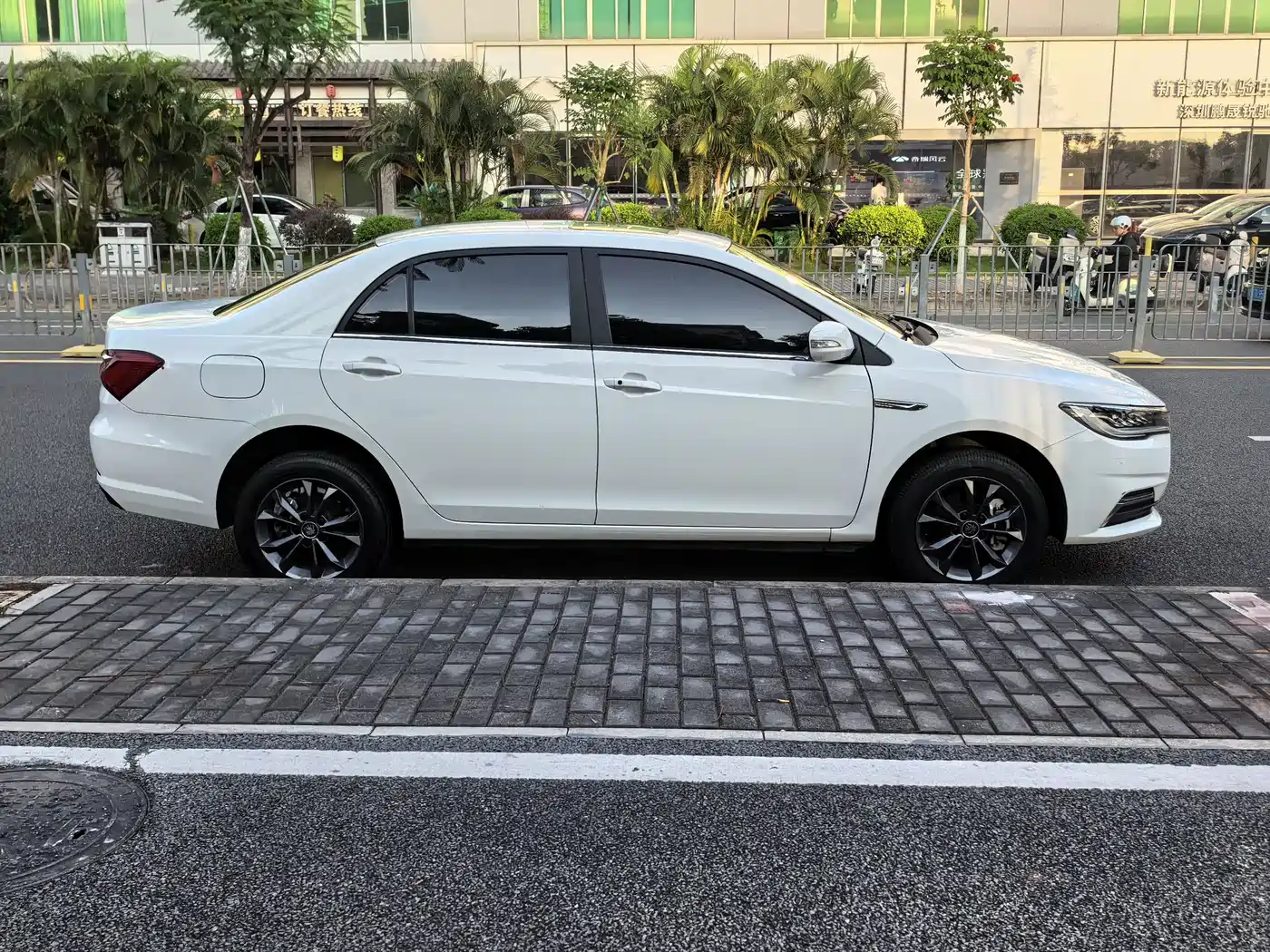 BYD Qin New Energy 2019 Travel Edition фото 4