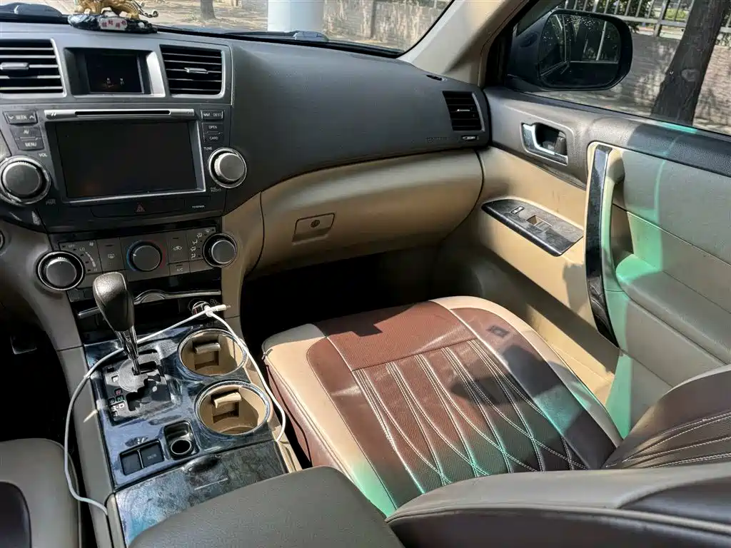 Toyota Highlander 2012 2.7L 2WD 7-Seat Elite фото 5