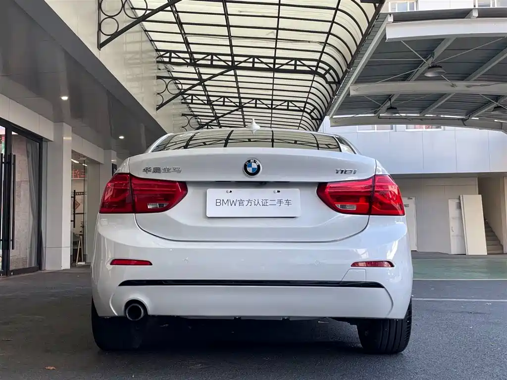 BMW 1 Series 2019 118i M Sport Package фото 6