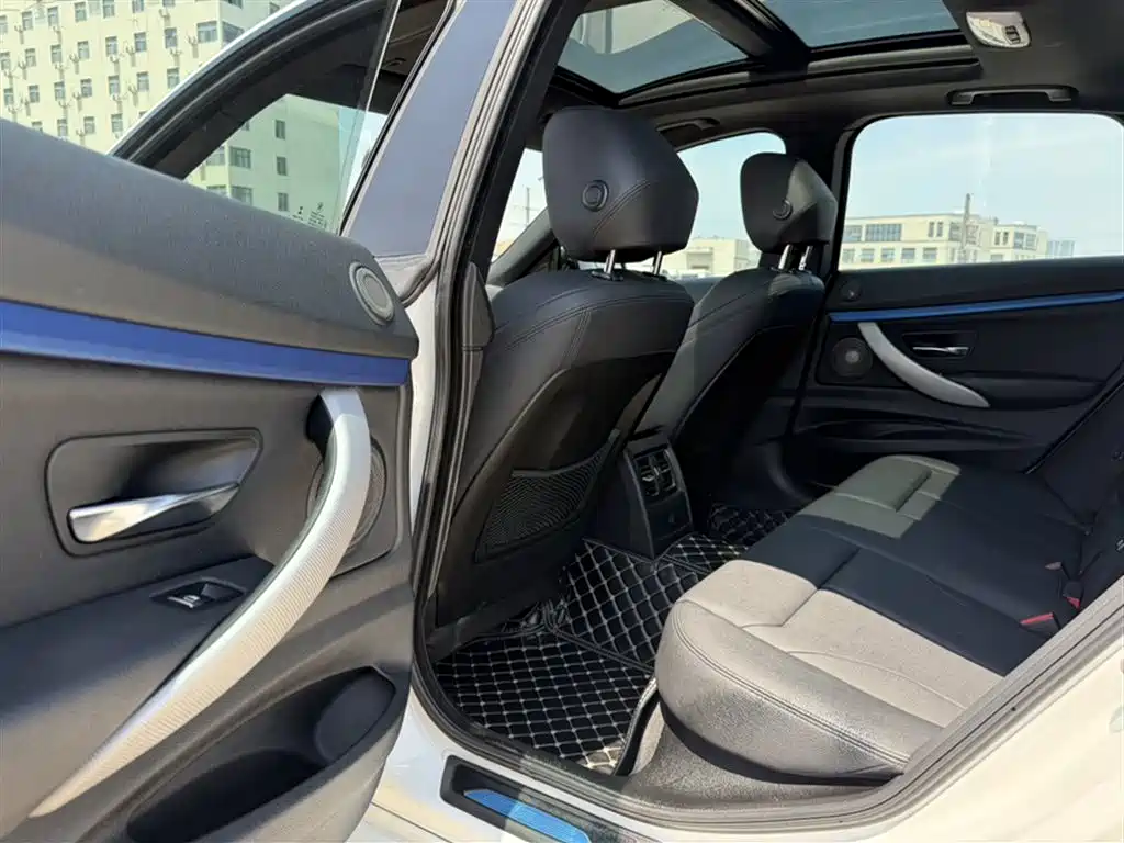 BMW 3 Series GT 2018 320i M Sport фото 13