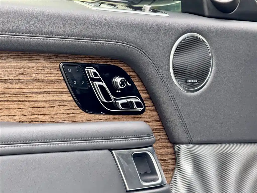 Land Rover Range Rover 2019 3.0 SC V6 Heritage Extended Edition фото 16