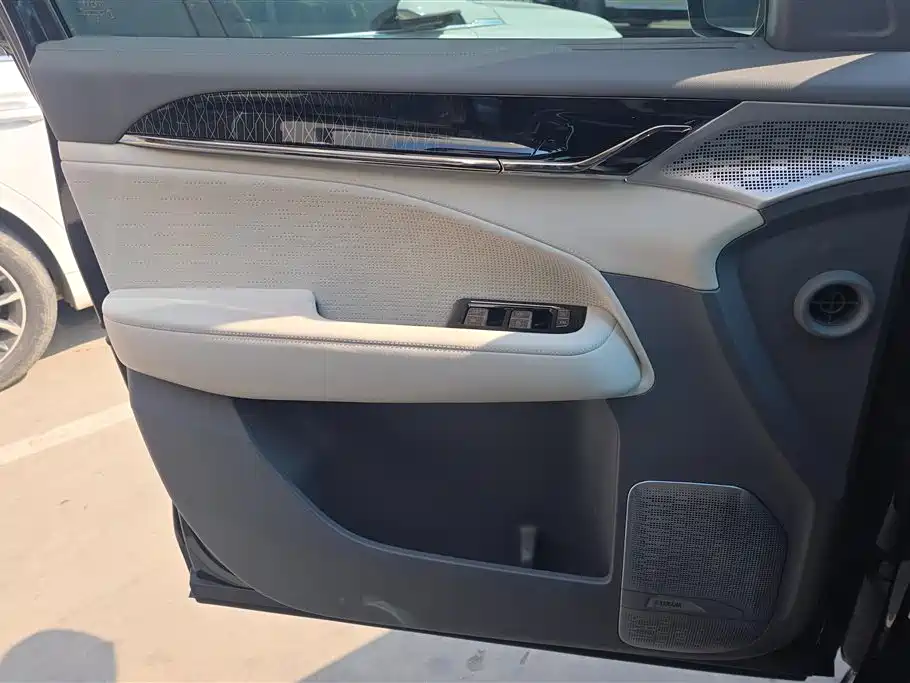 ZEEKR EXTREME KRYPTON 009