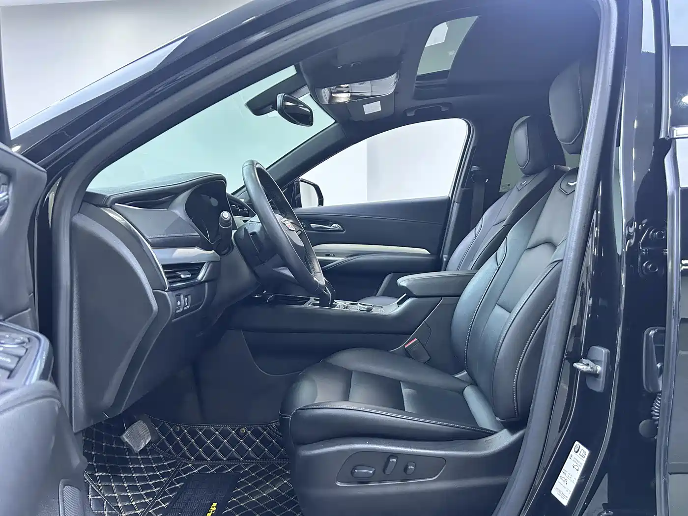 Cadillac XT4 2018 28T FWD Leading Edition фото 4