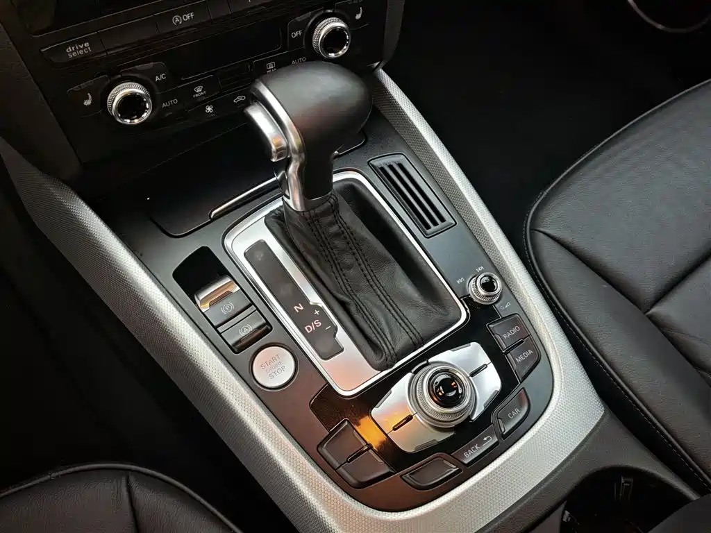 Audi Q5 (Import) 2013 45 TFSI quattro Sport фото 10