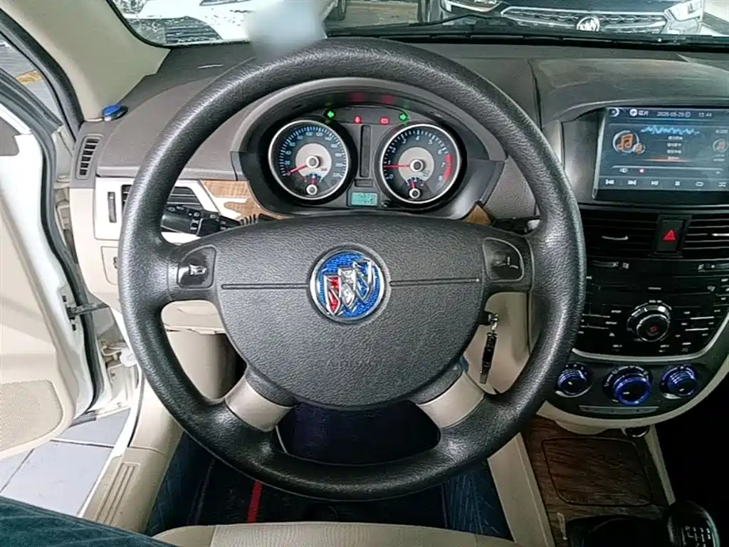 Buick Excelle 2015 1.5L Manual Classic фото 11