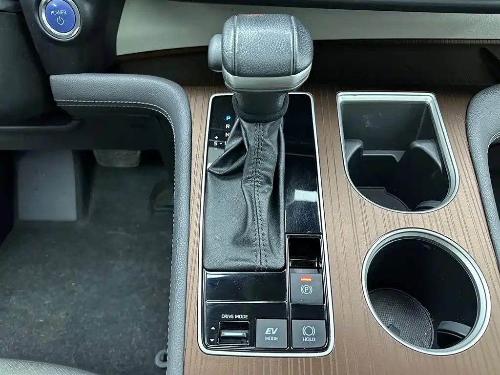 Toyota Sienna 2021 2.5L Hybrid Luxury Edition фото 23