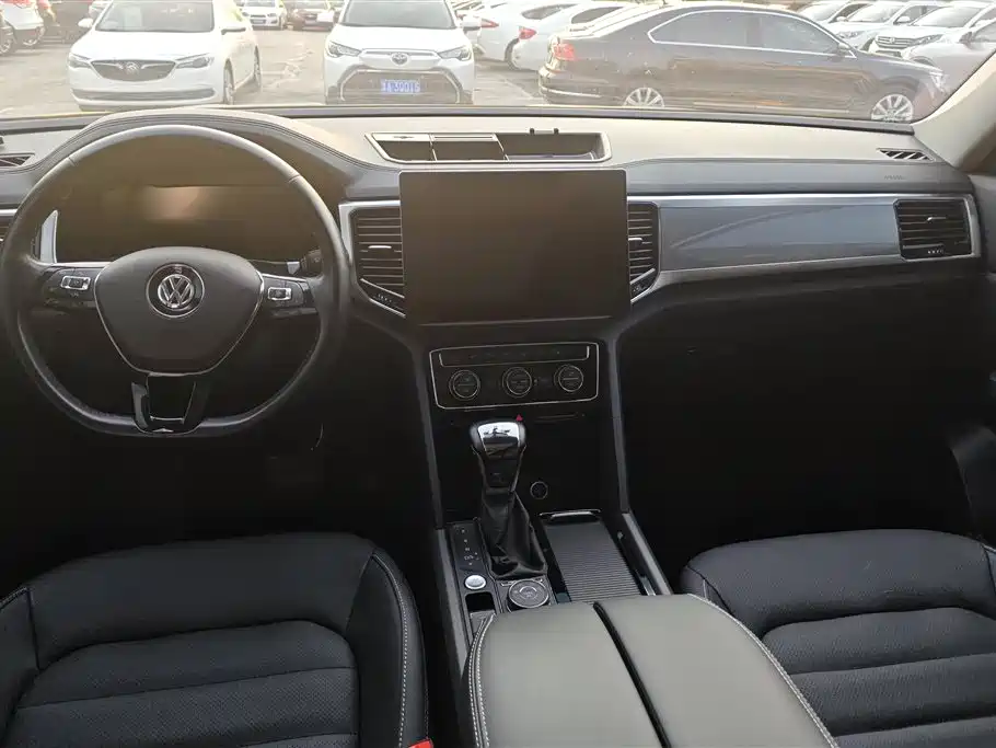 Volkswagen Teramont 2019 380TSI 4WD Luxury Edition China VI фото 12