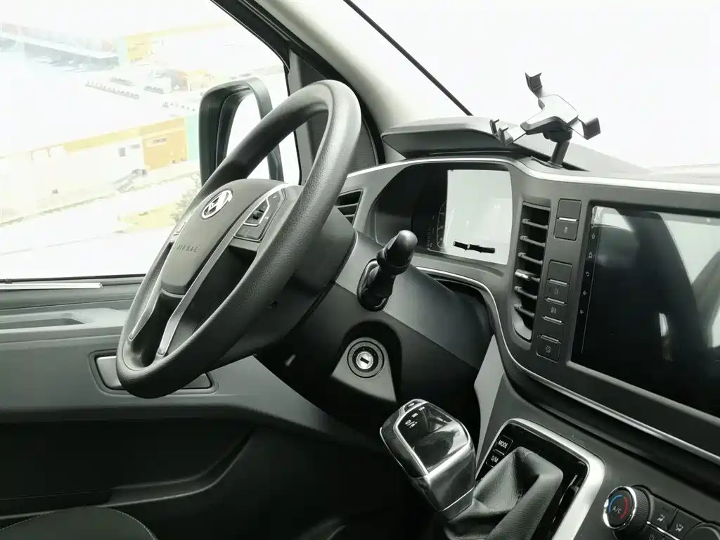 SAIC Maxus Xintu V80 2025 Model PRO Aoyun 2.0T Automatic Short Wheelbase Medium Roof 5/6-seater фото 22