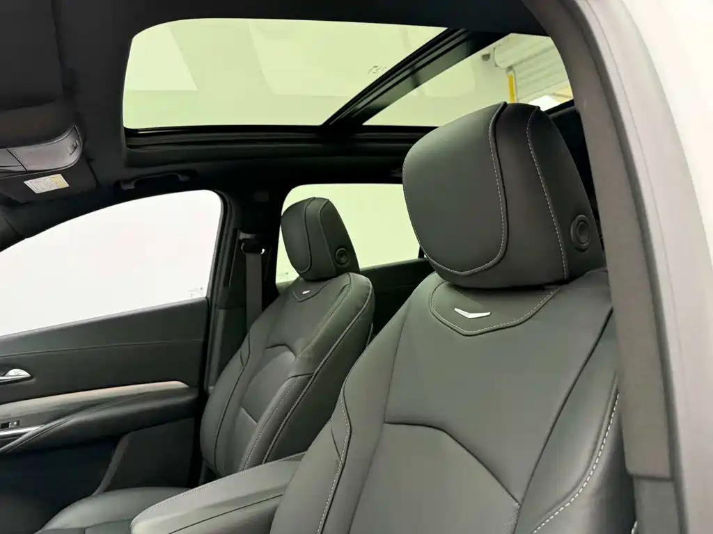 Фото 24 - Cadillac XT4