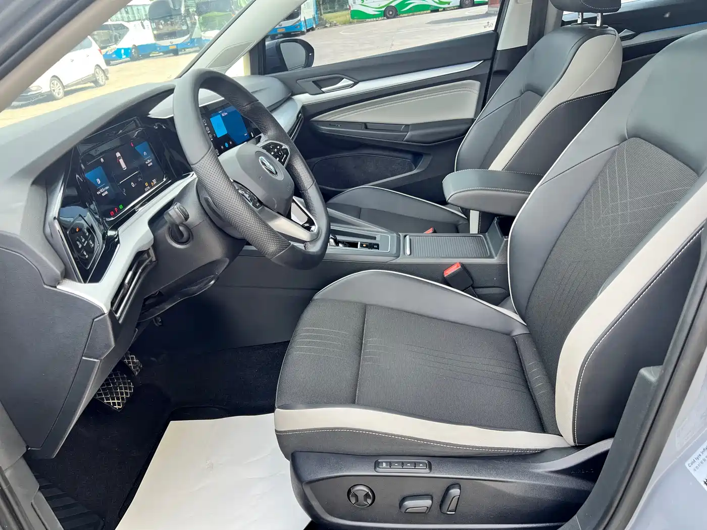 Volkswagen Golf 2023 280TSI DSG Pro 20th Anniversary Edition фото 7