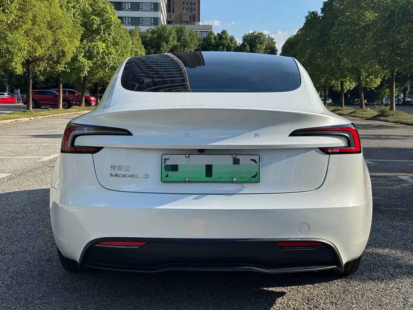 Фото 15 - Tesla Model 3