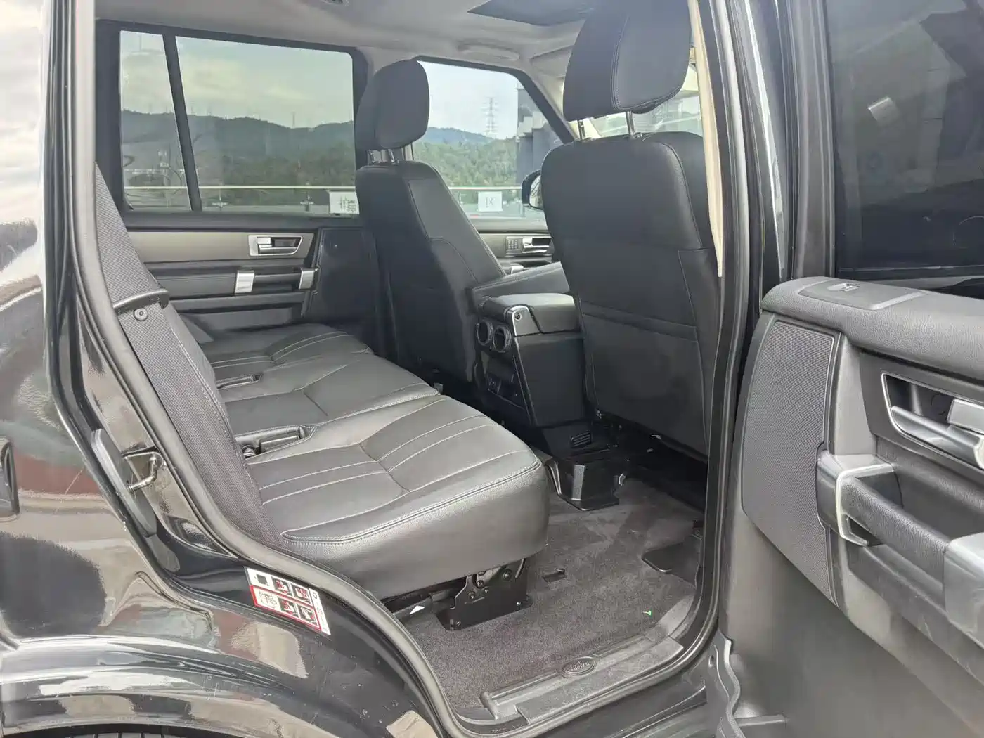 Land Rover Discovery 2016 3.0 SC Gloss Black Collector's Edition HSE фото 13