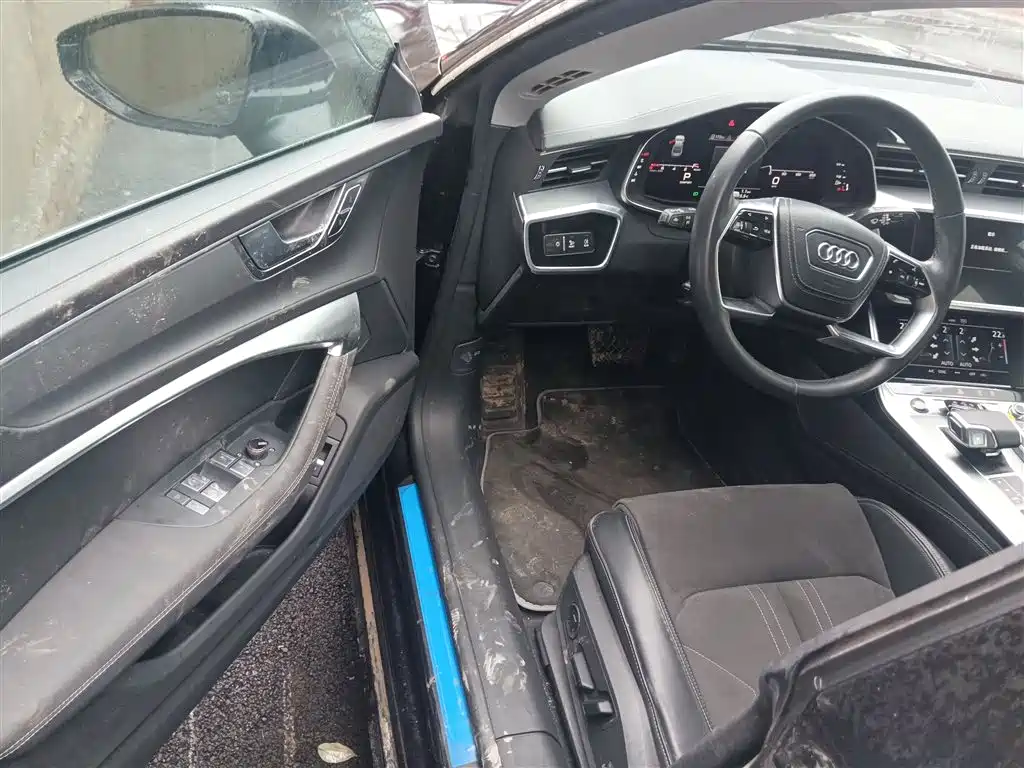 Audi A7L 2024 45 TFSI Luxury фото 16