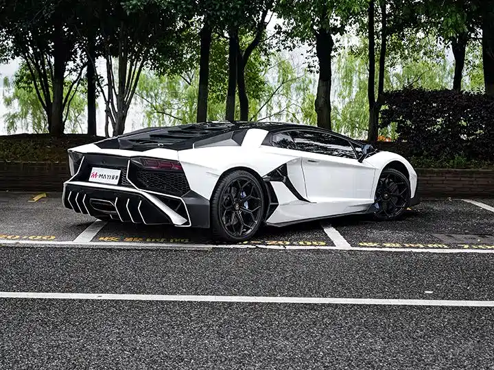 Lamborghini Aventador 2011 LP 700-4 фото 7