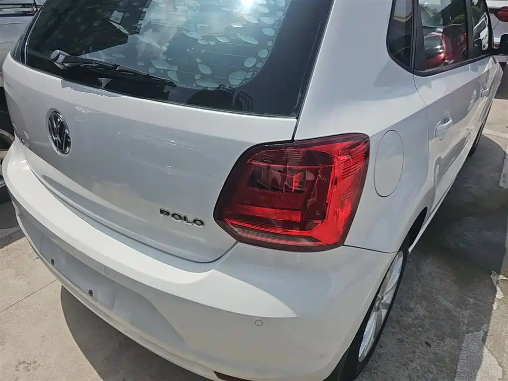 Volkswagen Polo 2014 1.4L Automatic Comfort Edition фото 24