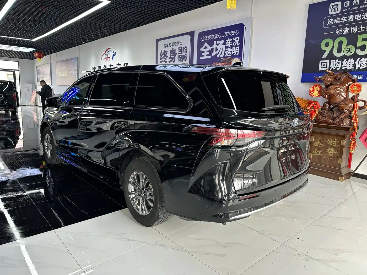 Toyota Sienna 2023 2.5L Hybrid Luxury Edition фото 7