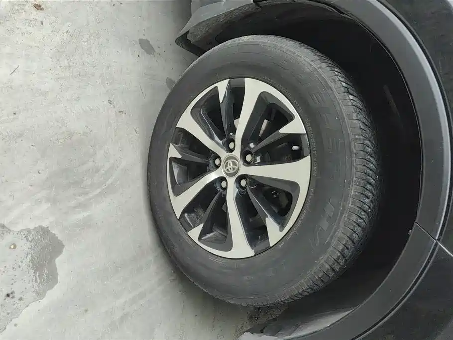 Toyota RAV4 Rongfang 2016 2.0L CVT 2WD Trend (China V) фото 6