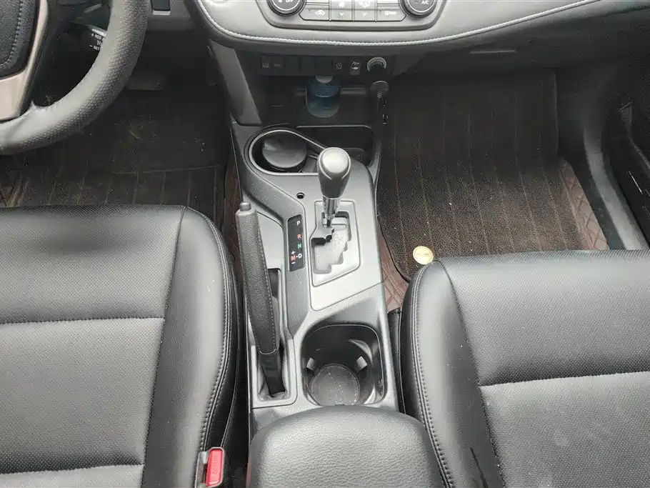 Toyota RAV4 Rongfang 2016 2.0L CVT 2WD Trend (China V) фото 16