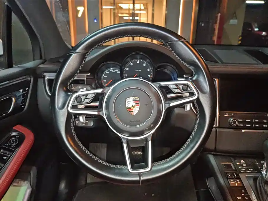 Porsche Macan 2017 Macan 2.0T фото 15