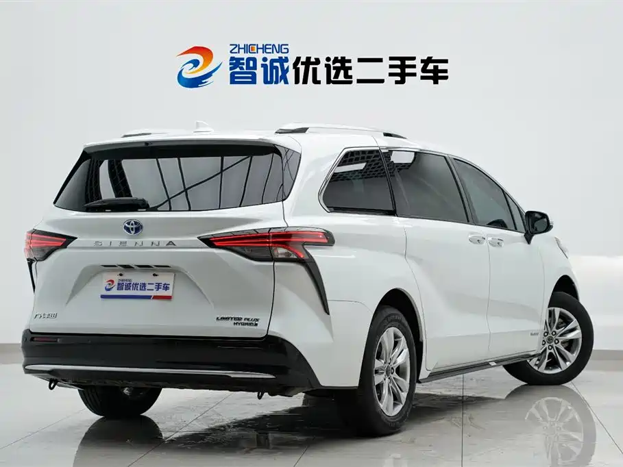 Toyota Sienna 2021 2.5L Hybrid Ultimate Edition фото 34