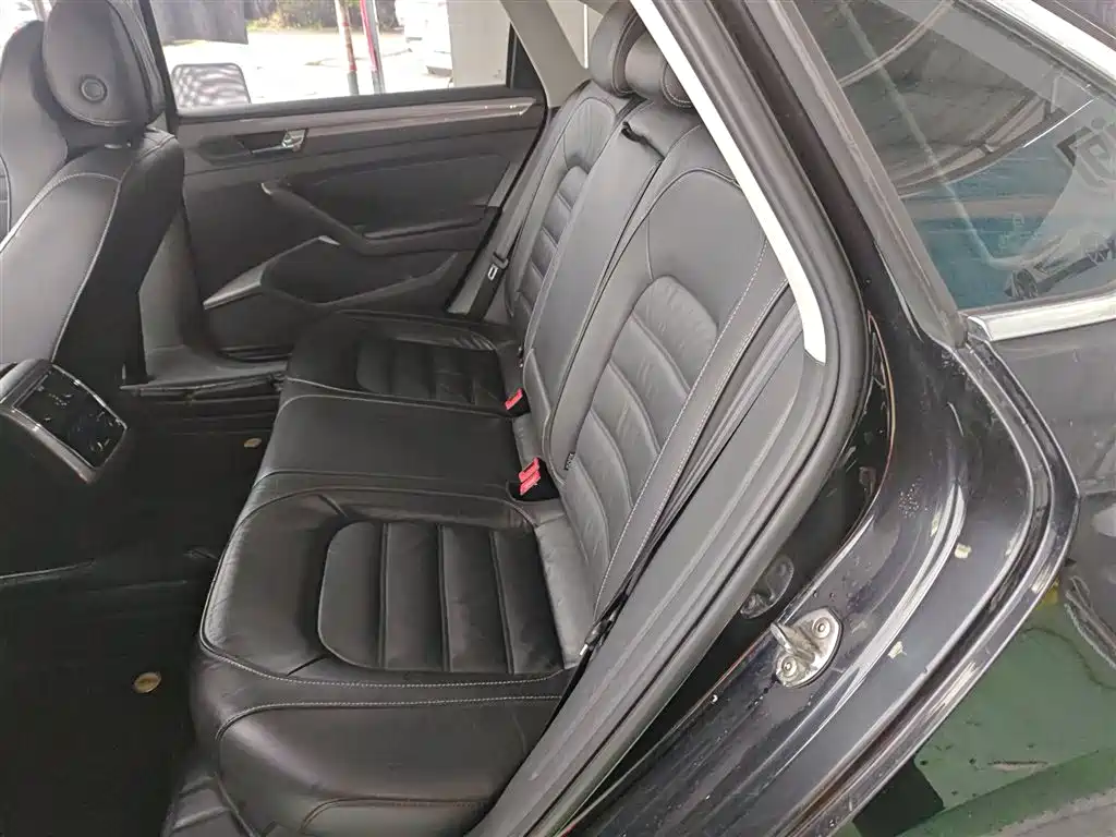 Volkswagen Passat 2016 330TSI DSG Honor Edition фото 17