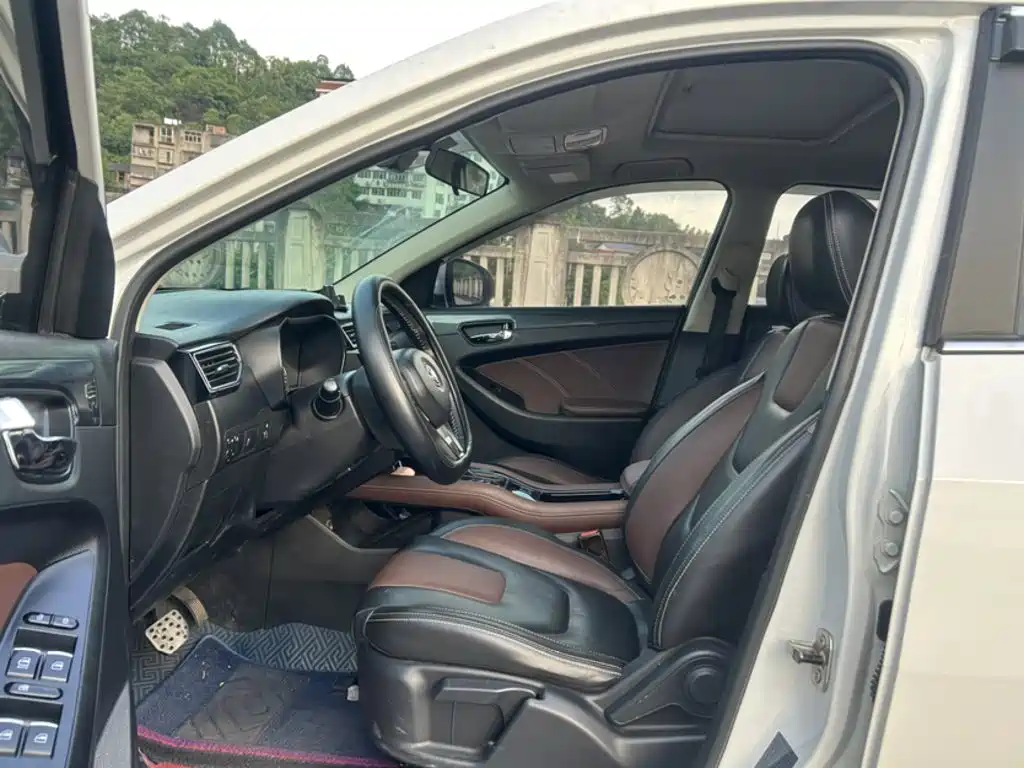 Dongfeng Fengguang Fengguang 580 2016 2016 Facelift 1.5T CVT Luxury