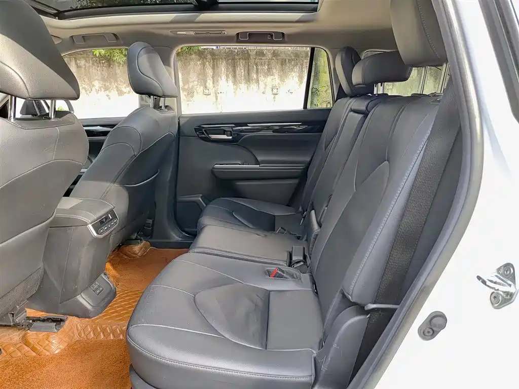 TOYOTA HIGHLANDER