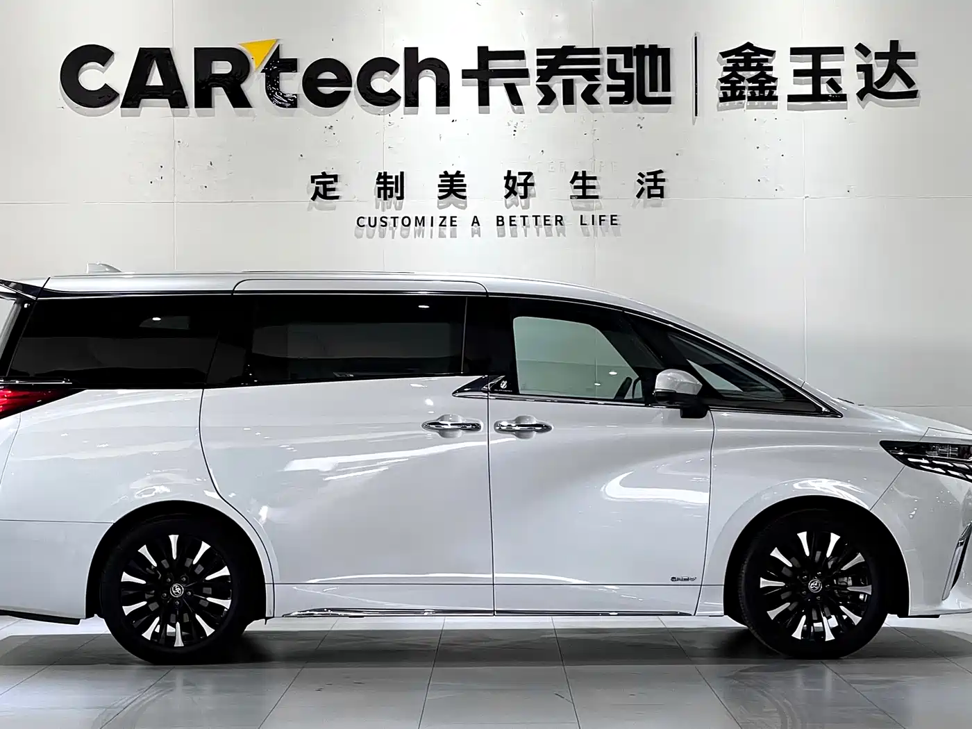 Toyota Alphard 2024 Hybrid 2.5L Ultimate Enjoyment Edition фото 4