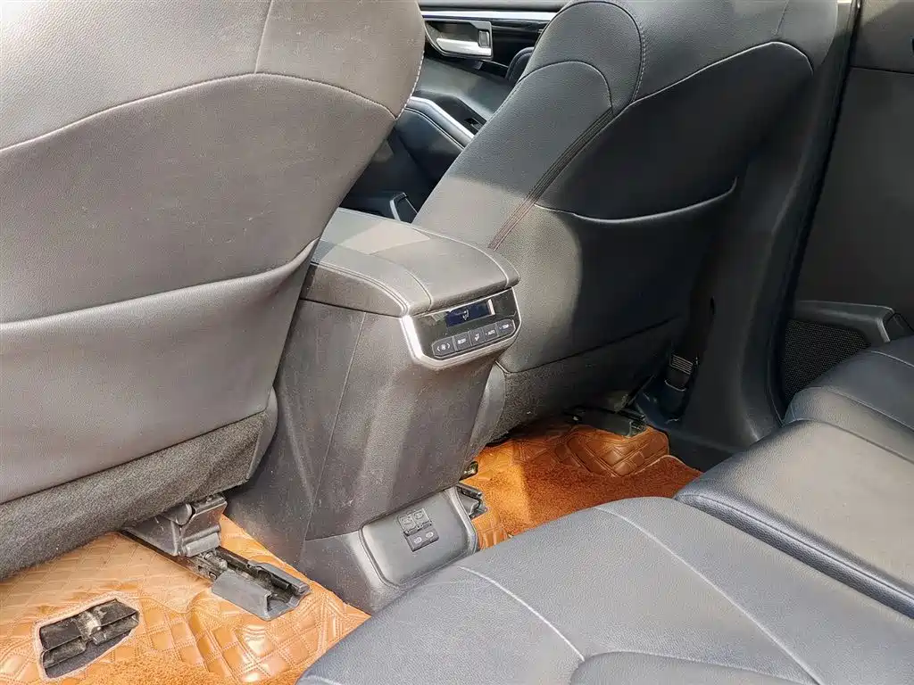 TOYOTA HIGHLANDER