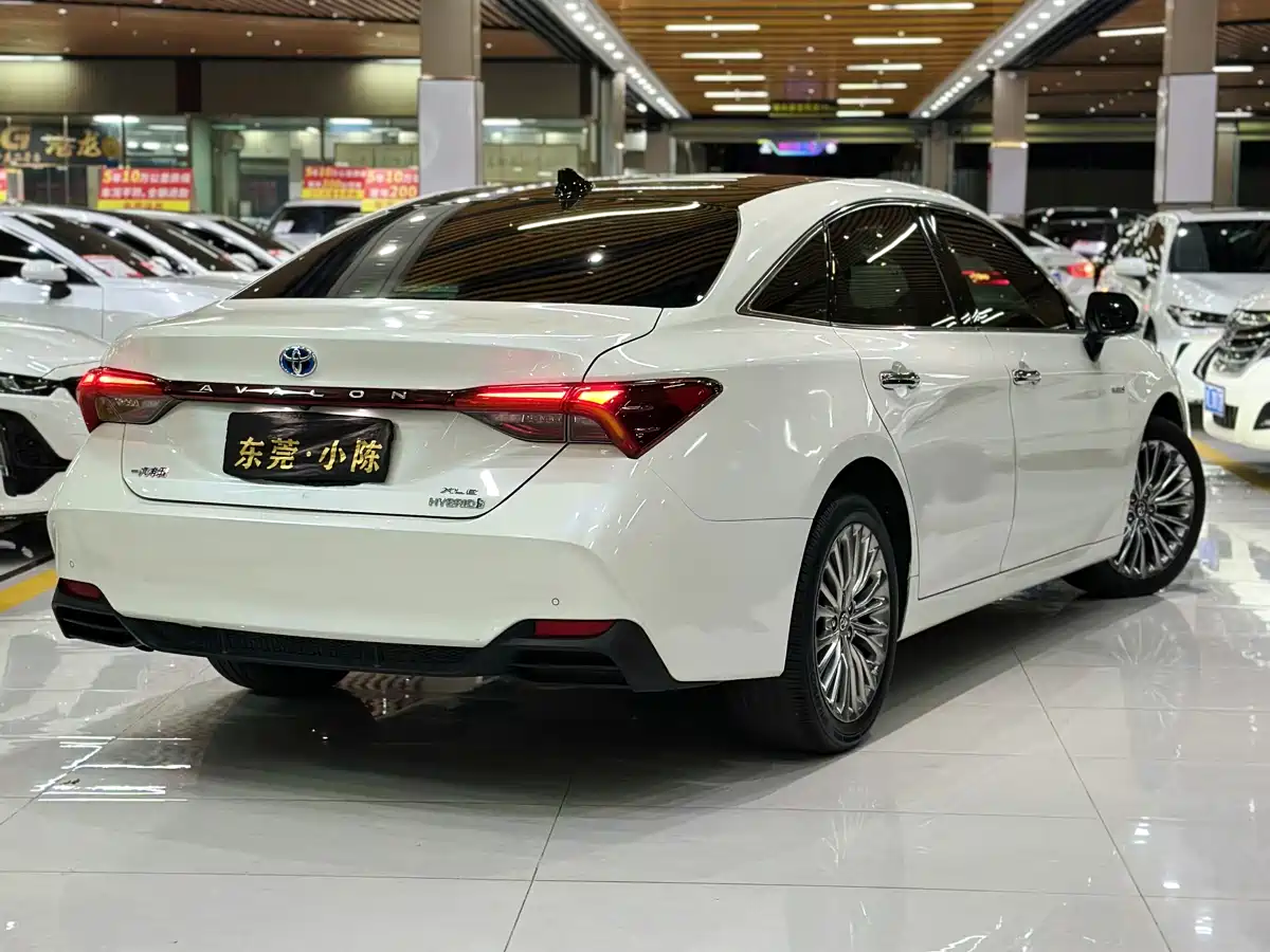 Toyota Avalon 2019 Hybrid 2.5L XLE Premium Edition China V фото 7