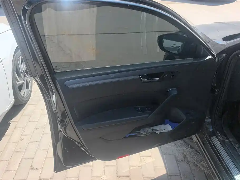Volkswagen Passat 2017 330TSI DSG Prestige фото 7