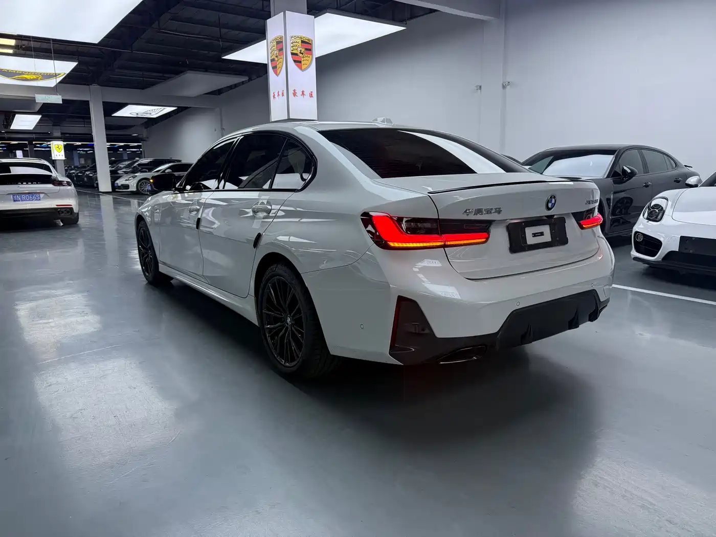 BMW 3 Series 2024 325Li M Sport Shadowline Package фото 21