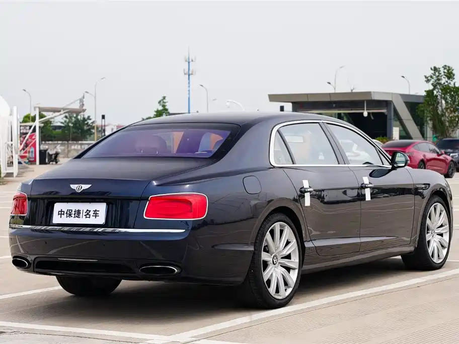 Фото 23 - Bentley Flying Spur
