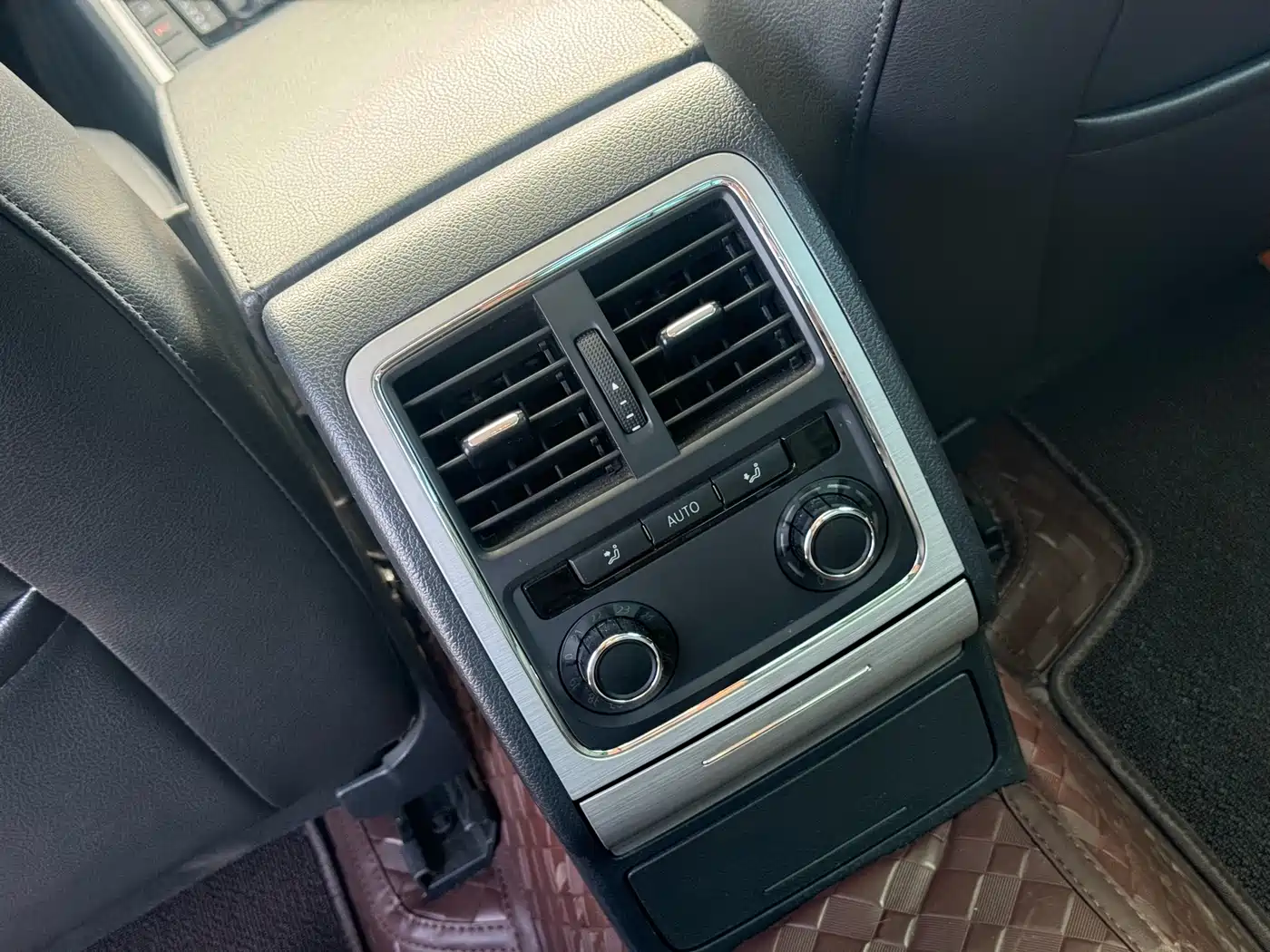 Volkswagen Passat 2013 2.0TSI DSG Yuzun фото 15