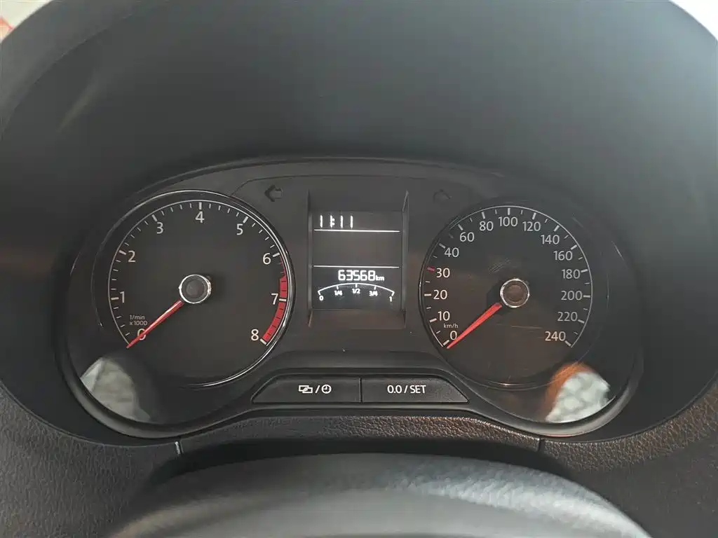 Volkswagen Polo 2018 1.5L Auto Safe Drive фото 12