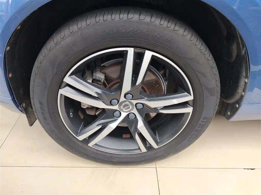 Фото 25 - Volvo XC60