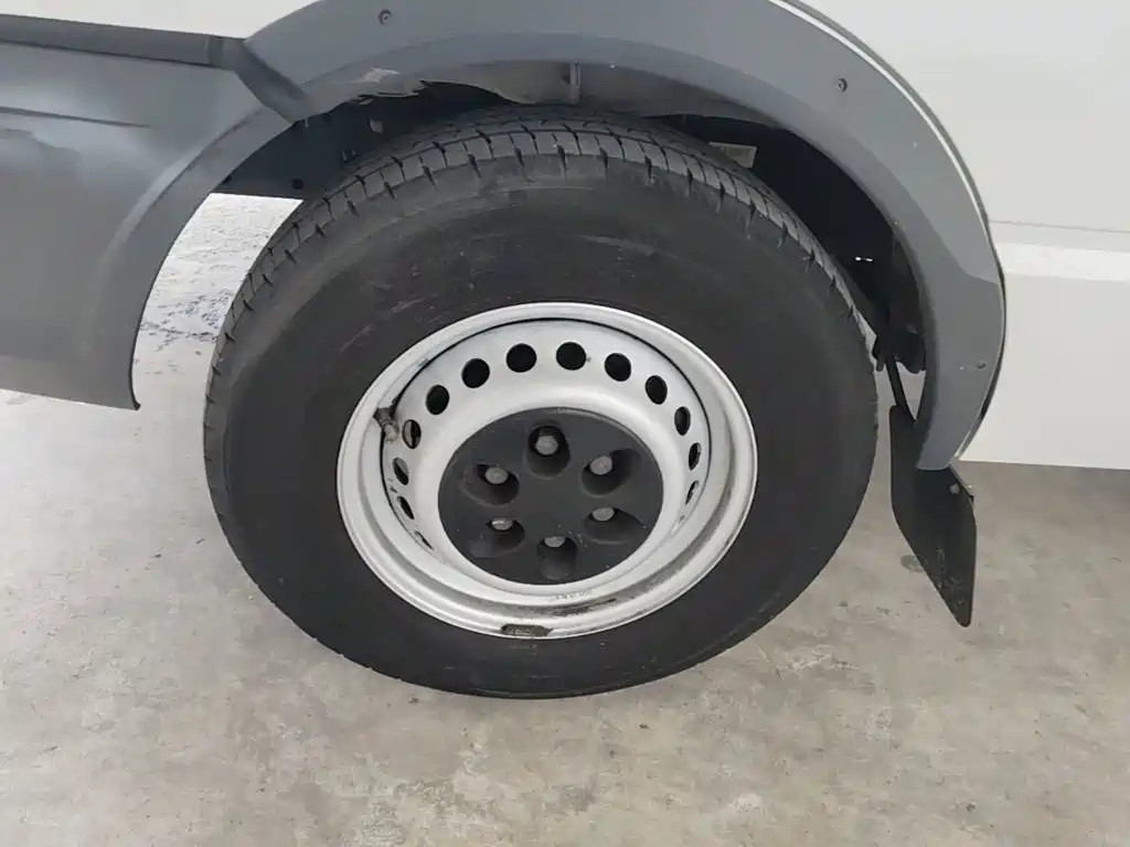 Iveco Daily 2023 2021 2.5T A35 M1 Bus 5-9 Seats Short Wheelbase Medium Roof Single Tire Manual Door